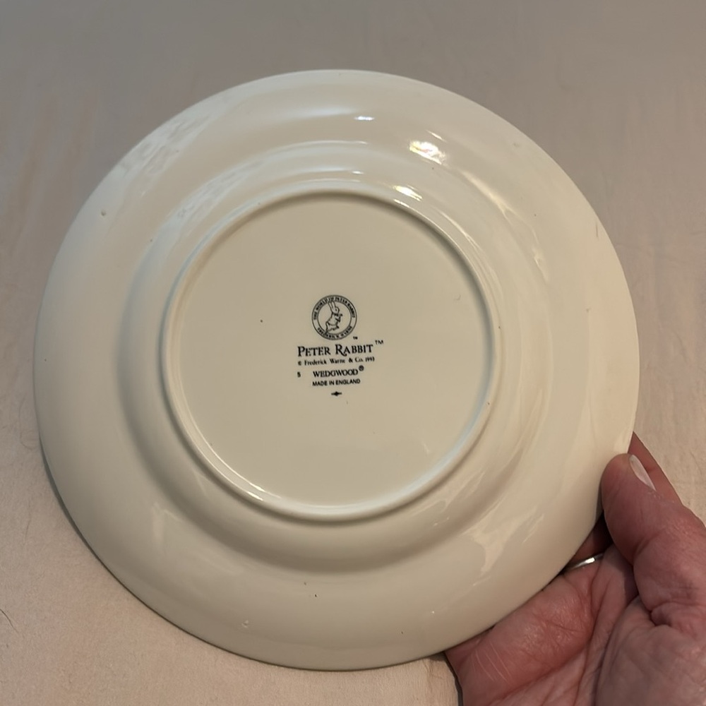 Peter Rabbit Wedgewood Plate 1993 - Picture 2 of 6